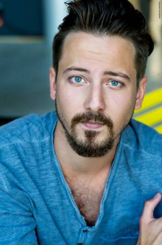 Kevin Mike Minder schloss seine Ausbildung zum Schauspieler 2014 in Zürich ab. Und ist seither als freischaffender Schauspieler, sowohl national wie auch international auf der Bühne, beim Film und als Sprecher tätig. Er stand bereits mit Beat Schlatter vor der Kamera, ist bald wieder bei Aktezeichen XY zu sehen und spielte unter der Regie von Jens Neubert in dem Historiendrama “The Zurich Liaison”, dass 2020 in den Kinos anläuft. Er spielte die Figur Hänsel und Gretel in „Ausweglosigkeiten“ und ist seit 2017 Ensemble-Mitglied von PROTOKOLL 4.