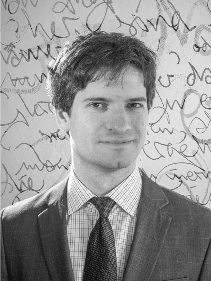 Alexander Estis, geboren 1986 in Moskau, arbeitete nach Abschluss des Studiums in deutscher und lateinischer Philologie er als Gymnasiallehrer für Latein und Kunst sowie als Dozent für deutsche Sprache und Literatur an verschiedenen Universitäten. Seit 2016 lebt er als freier Autor in Aarau. Seine Texte werden in Anthologien und Zeitschriften (u.a. Sinn und Form, Lichtungen, Entwürfe) sowie als eigenständige Sammlungen publiziert; zuletzt erschien das Handwörterbuch der russischen Seele bei der Parasitenpresse Köln (2021). Ausserdem verfasst er Glossen und Kolumnen (u.a. Frankfurter Rundschau, NZZ Folio, Berner Zeitung, The European), Essays, Übersetzungen und philologische Aufsätze. Für seine Texte erhielt er mehrfach Auszeichnungen und Stipendien, zuletzt den Rolf-Bossert-Gedächtnispreis. 2020–2021 ist er Lydia-Eymann-Stipendiat in Langenthal (Schweiz).