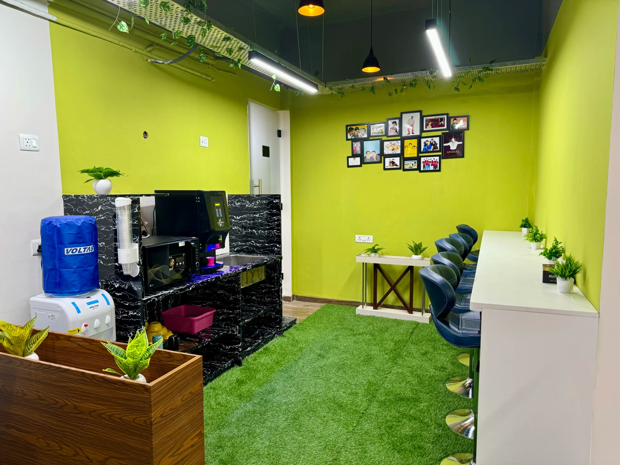 <b>Thrive in a Vibrant Community:</b>