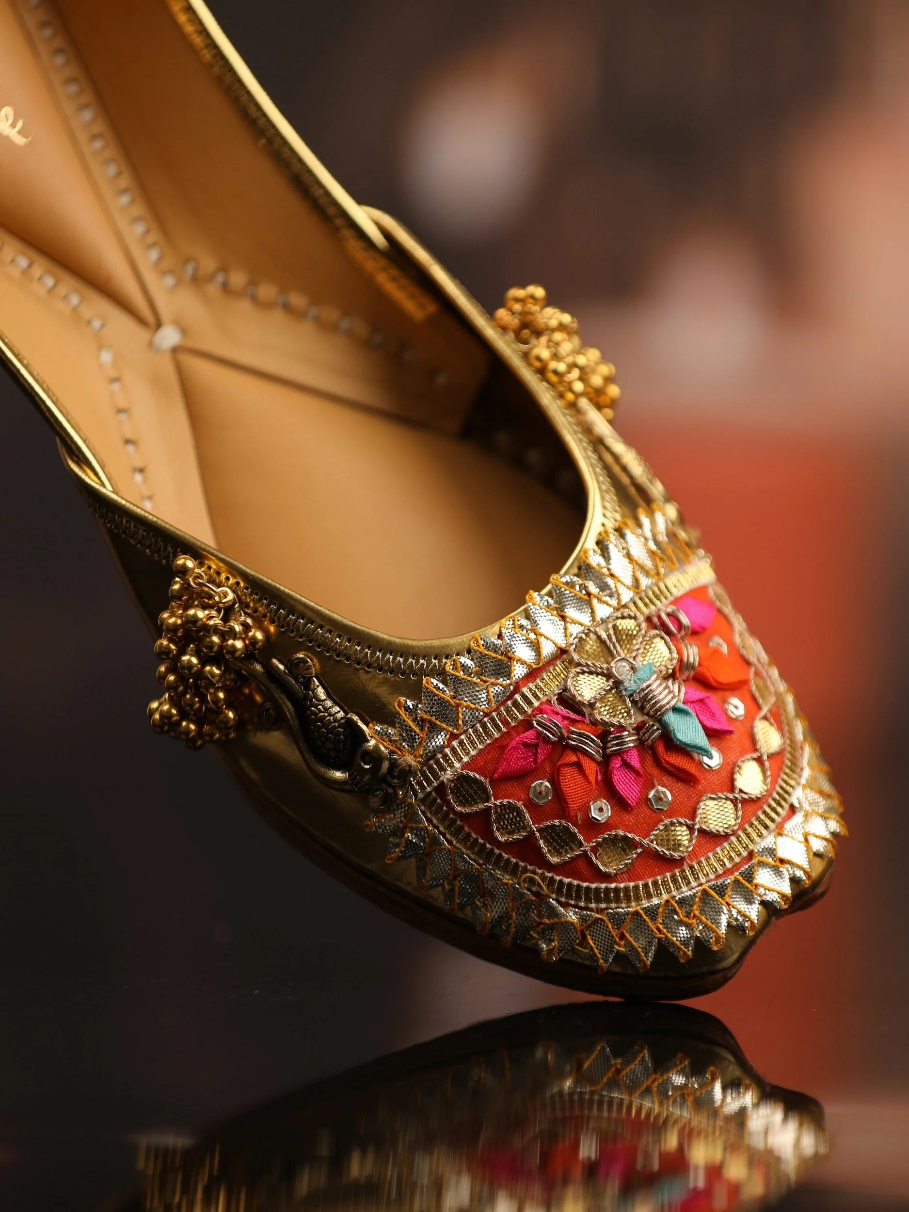 Goota Love Orange Jutti 5elements