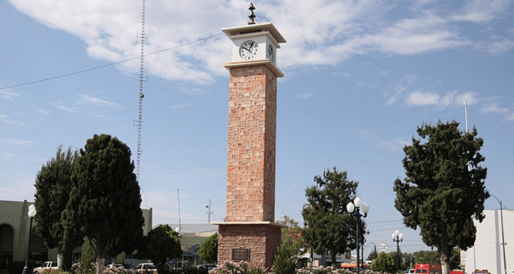 Torre reloj ciudad de Delicias México