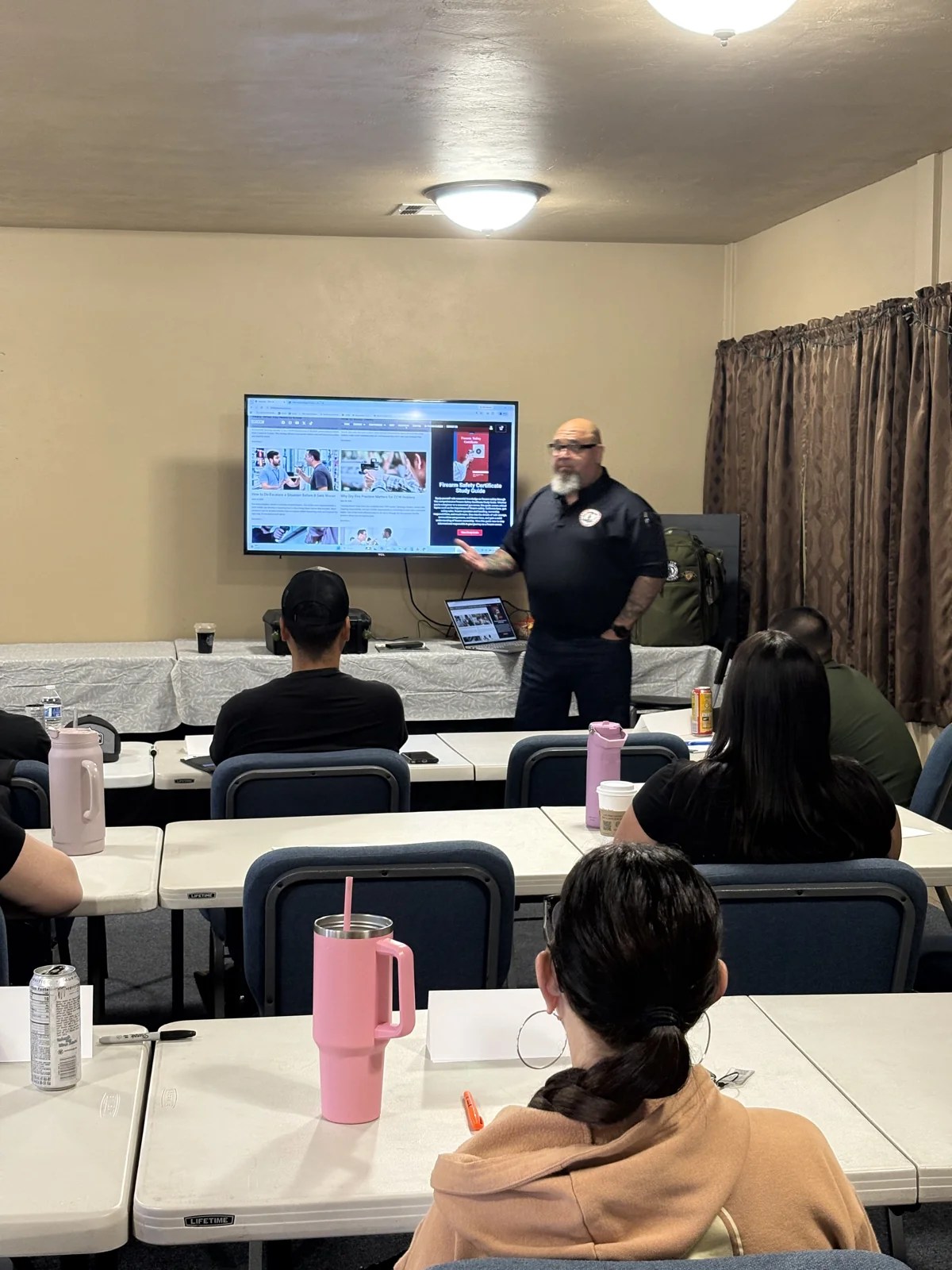 559CCW instructor teaching students during an in-person California CCW class in Sanger.