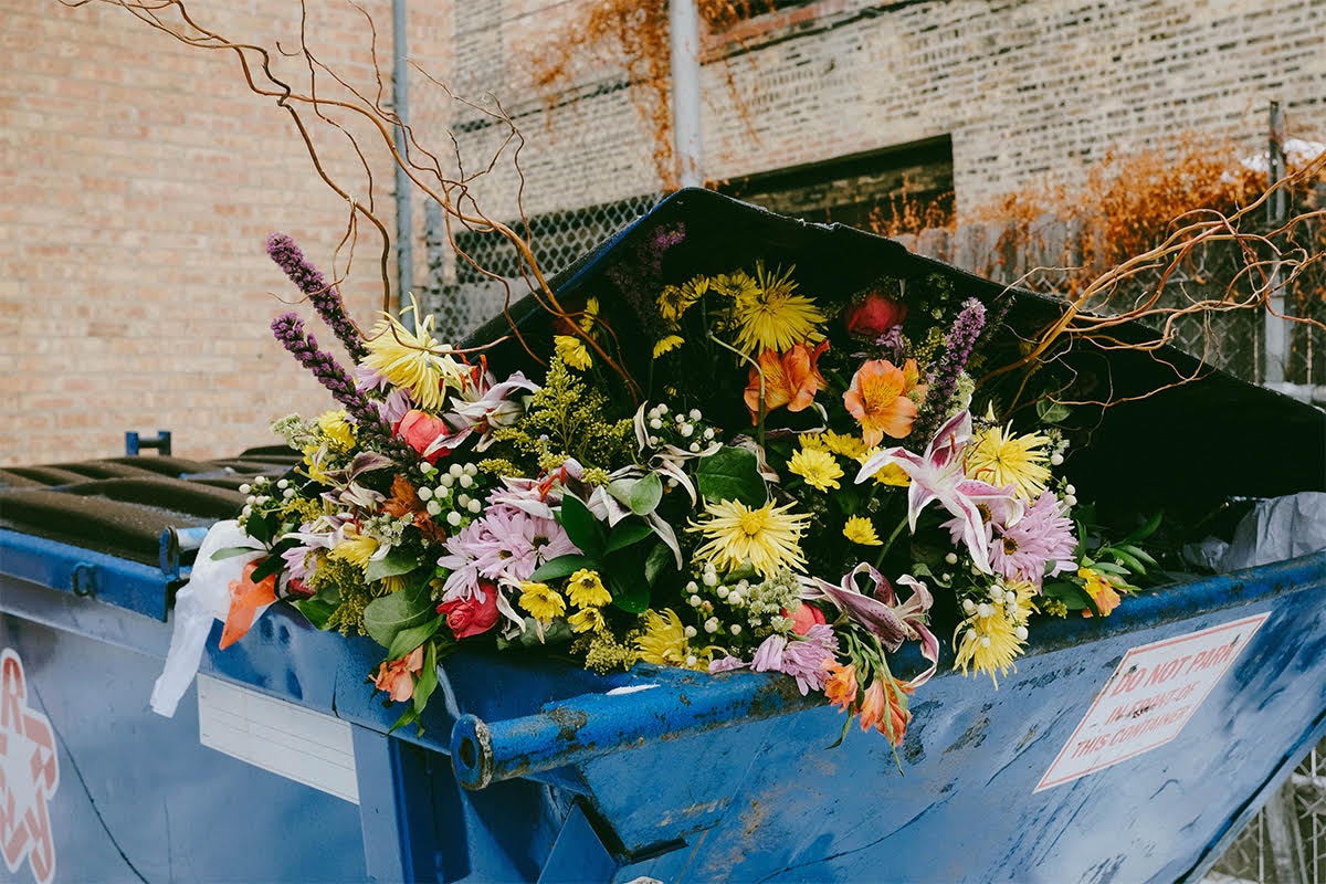 Magnet (Floral In Trash) -