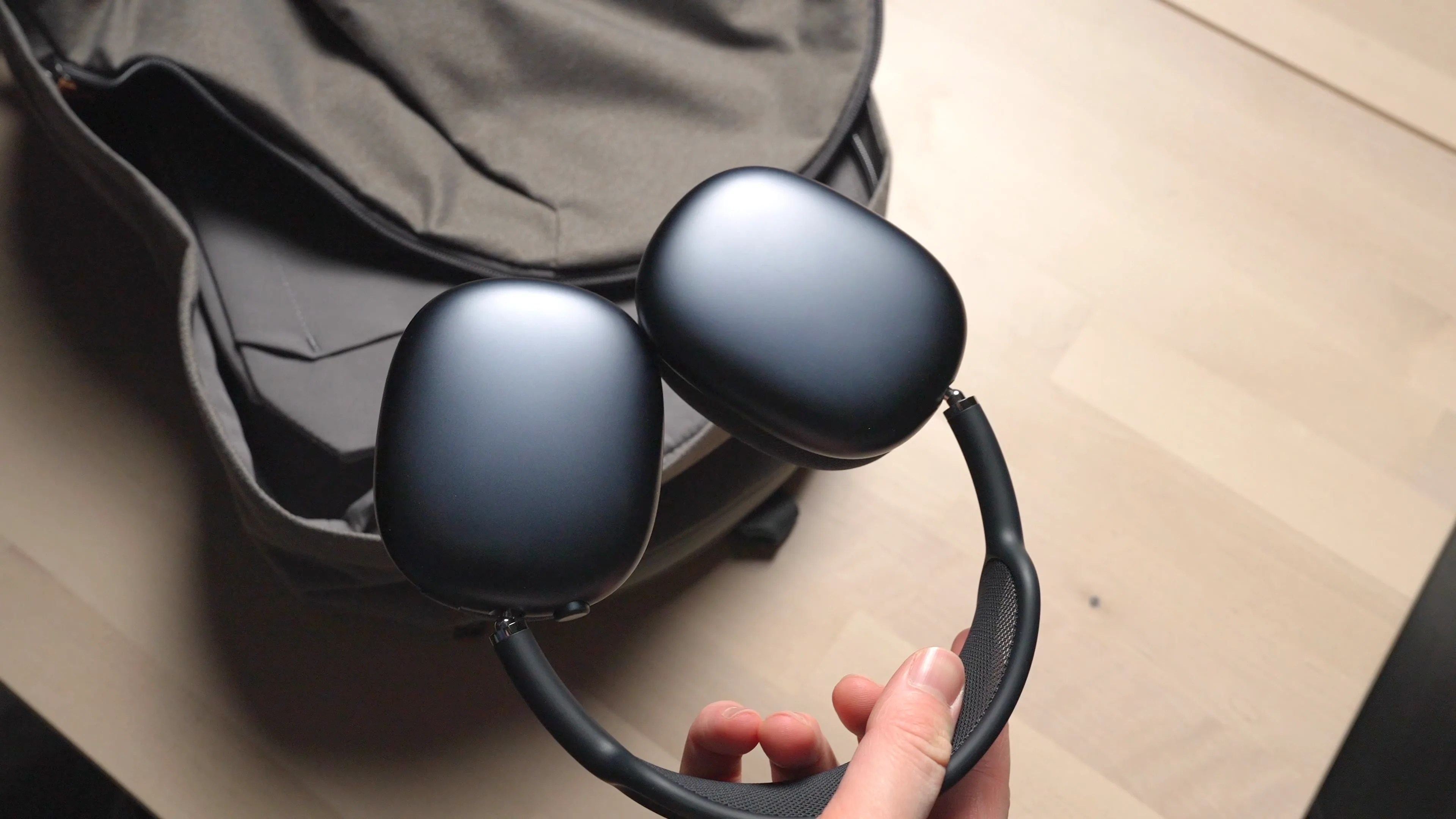 AirPods Max 2 headband used as a handle to pull the headphones out of the smart case