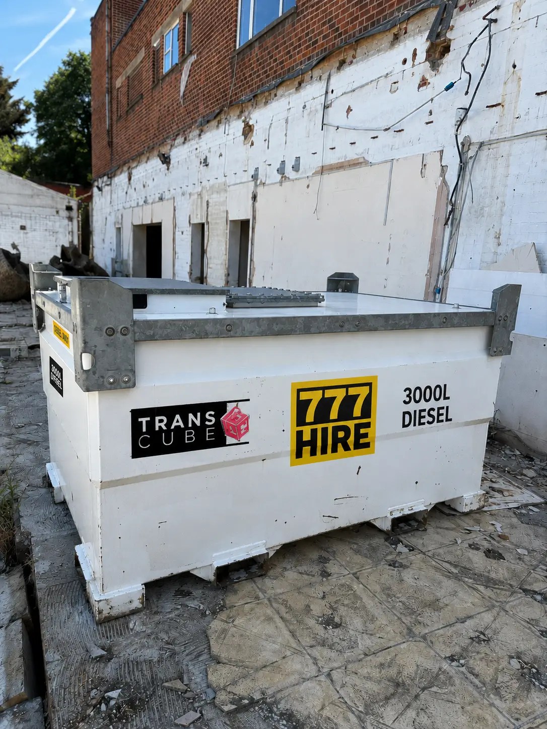 777 Hire Delivers 3,000L TransCube Diesel Fuel Tank to Customer Site