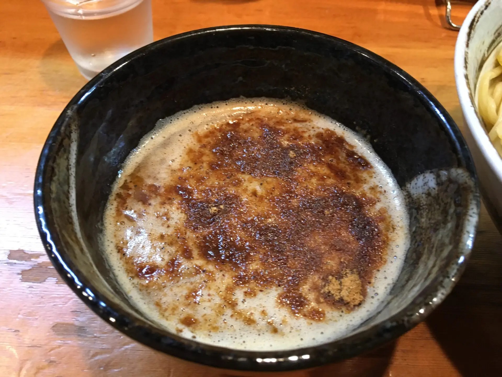 濃厚な魚介豚骨スープ