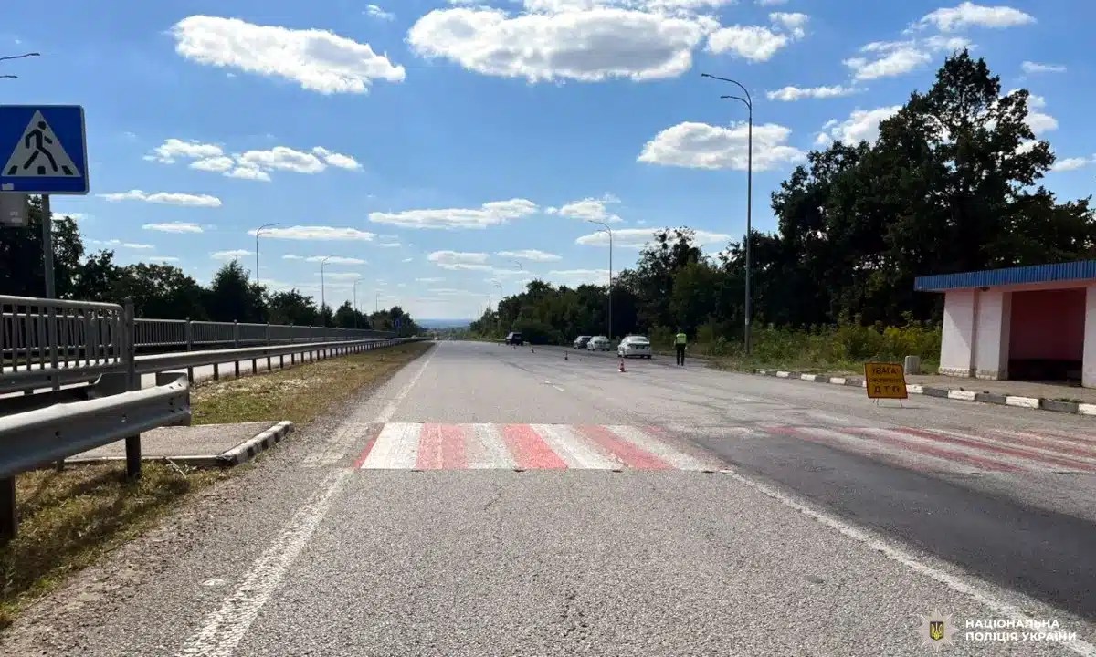 На Дубенщині водій збив жінку на пішохідному переході: потерпіла в лікарні