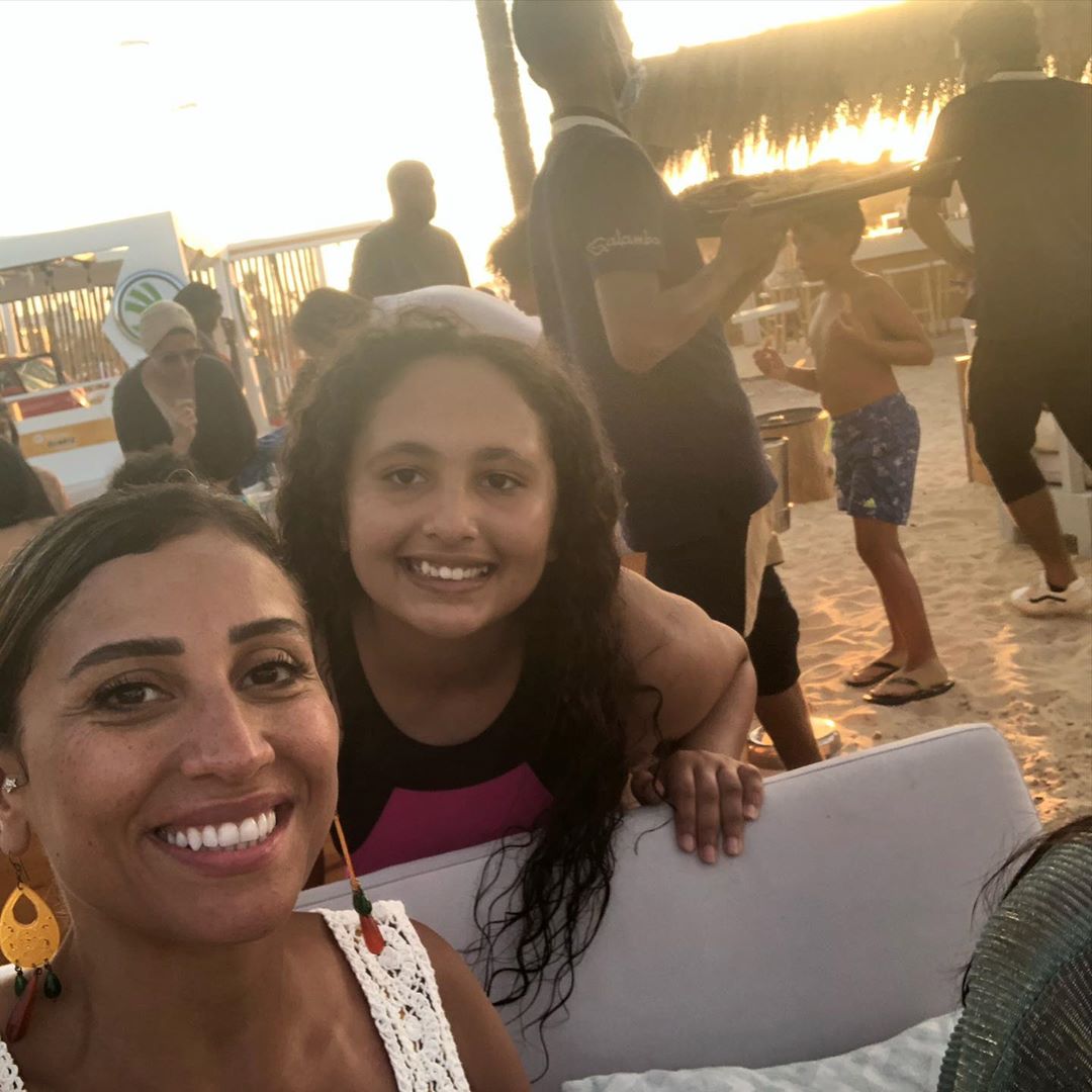 عمرو دياب وزوجته