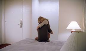 مشهد جريء للممثلة كلوي سيفيني من فيلم الأرنب البني