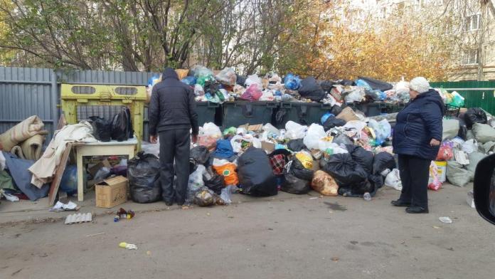 В Рязани оперативно убрали помойку после сообщения РИА «7 новостей» В Рязани оперативно убрали помойку после сообщения РИА «7 новостей» мним, жильцы сообщили о переполненных контейнерах во дворе дома на улице Циолковского. По их словам, мусор не вывозили, так как водитель заболел коронавирусом.