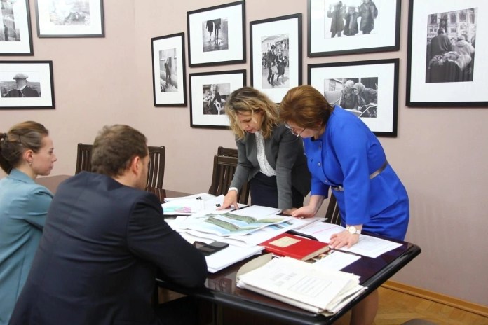 Елена Сорокина представила документ, подтверждающий законность застройки территории рязанского шпалозавода Елена Сорокина представила документ, подтверждающий законность застройки территории рязанского шпалозавода Мэр Рязани 25 ноября высказалась о застройке территории бывшего шаполозавода и представила документ, подтверждающий её законность.