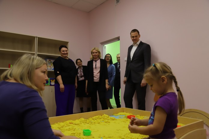 Жители Рыбновского района больше всего жалуются на дороги и медицинское обслуживание Жители Рыбновского района больше всего жалуются на дороги и медицинское обслуживание Губернатор Рязанской области побывал в локомотивном депо, новом филиале детского сада №2, Костинском ДК и доме-музее Пироговых.