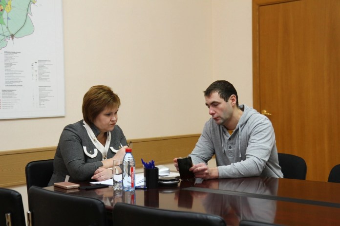 В Рязани создадут рабочую группу по контролю за строительством высоток на улице Новаторов В Рязани создадут рабочую группу по контролю за строительством высоток на улице Новаторов В пятницу, 9 декабря, мэр Рязани Елена Сорокина провела личный приём граждан. На встречу к ней пришла инициативная группа рязанцев с вопросами о строительстве двух высоток на улице Новаторов.
