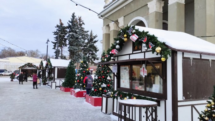 В Рязани в Торговом городке открылась новогодняя ярмарка В Рязани в Торговом городке открылась новогодняя ярмарка Купить свежие продукты для праздничного стола рязанцы смогут до 8 января.