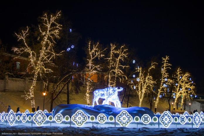 В Рязани стартовали новогодние мероприятия В Рязани стартовали новогодние мероприятия На Лыбедском бульваре перед рязанцами выступили главные герои новогодних праздников и представили программу предстоящих торжеств.