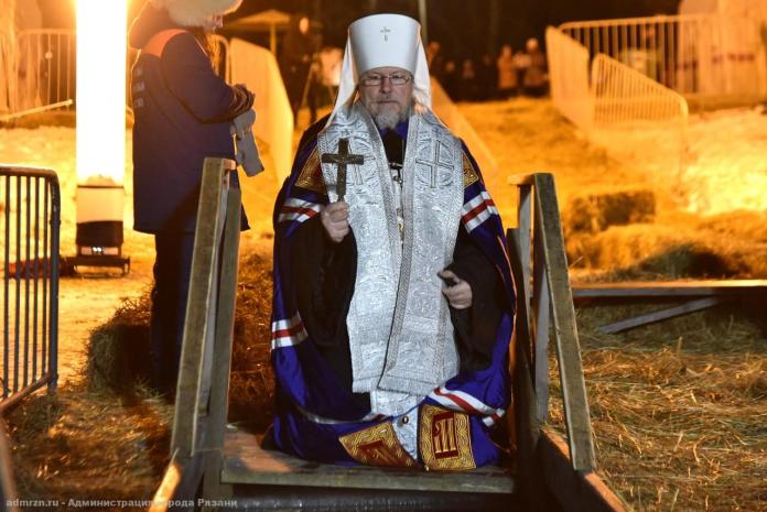 Традиционные Крещенские купания состоялись в Рязани на Ореховом озере Традиционные Крещенские купания состоялись в Рязани на Ореховом озере Чин великого освящения воды провёл митрополит Рязанский и Михайловский Марк.