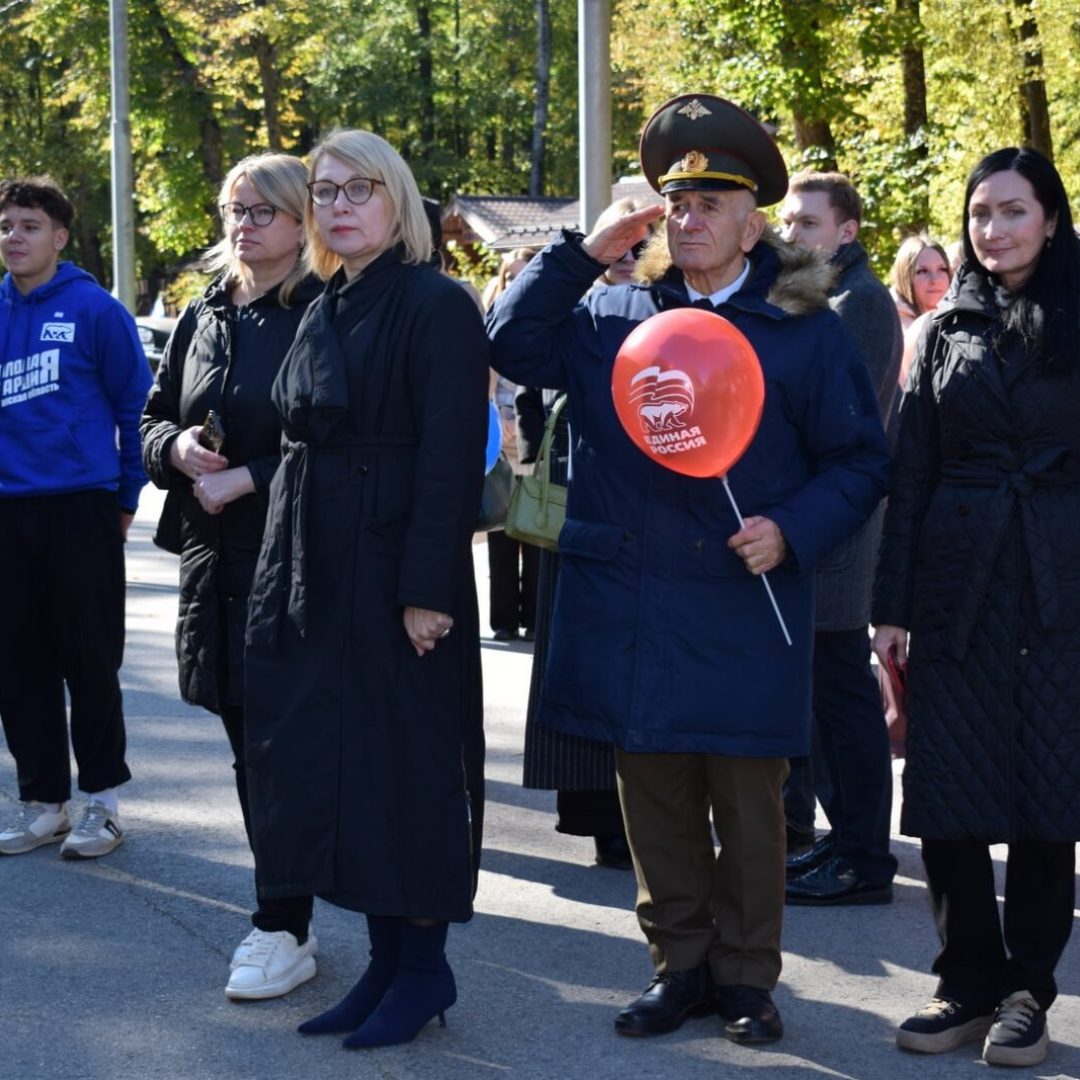 В Рязани отметили День воссоединения Донбасса и Новороссии с Россией В Рязани отметили День воссоединения Донбасса и Новороссии с Россией В 2022 году, 30 сентября, в Георгиевском зале Кремля состоялась церемония подписания документов о принятии в состав Российской Федерации новых регионов.