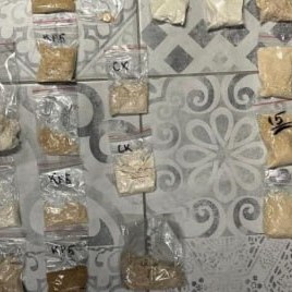 Двух студенток из Рязани будут судить за распространение наркотиков Двух студенток из Рязани будут судить за распространение наркотиков На улице Сельских Строителей в Рязани полицейские задержали двух 23-летних студенток рязанского вуза при попытке заложить наркотики в тайники.