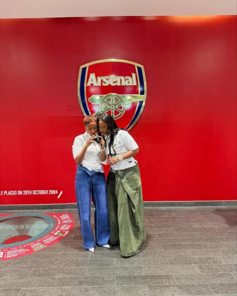 ayra starr and tems at the arsenal stadium