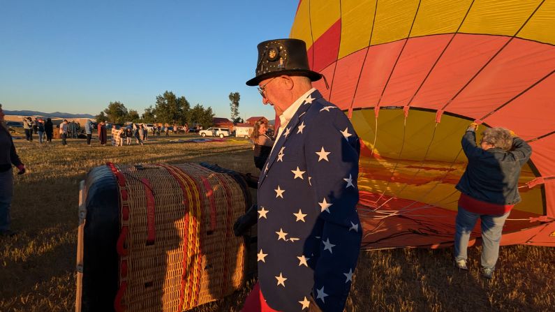 David Eichhorn prepares to go up, up and away on July 4th, 2024. (Emily Cohen/KHOL)