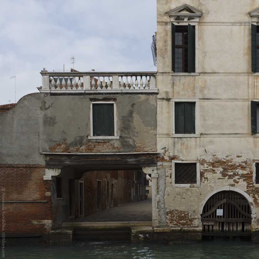 Canal near Ospedale SS. Giovanni e Paolo