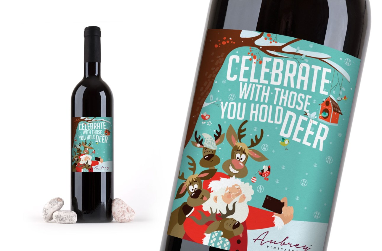 La Marca del vino: Etiqueta de vino que muestra a Santa y renos contra un árbol