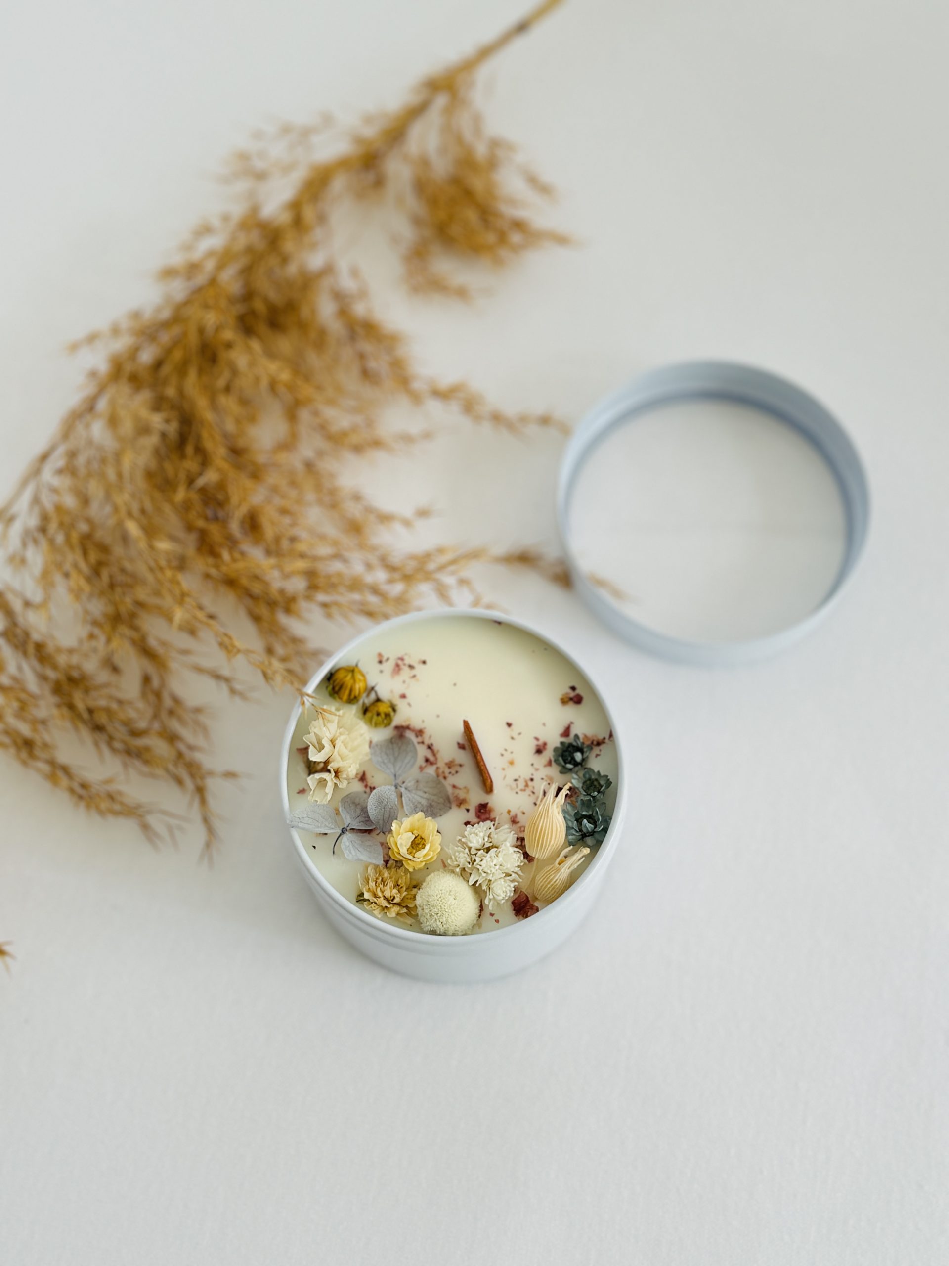 Bougie fleur de coton artisanale avec fleurs séchées