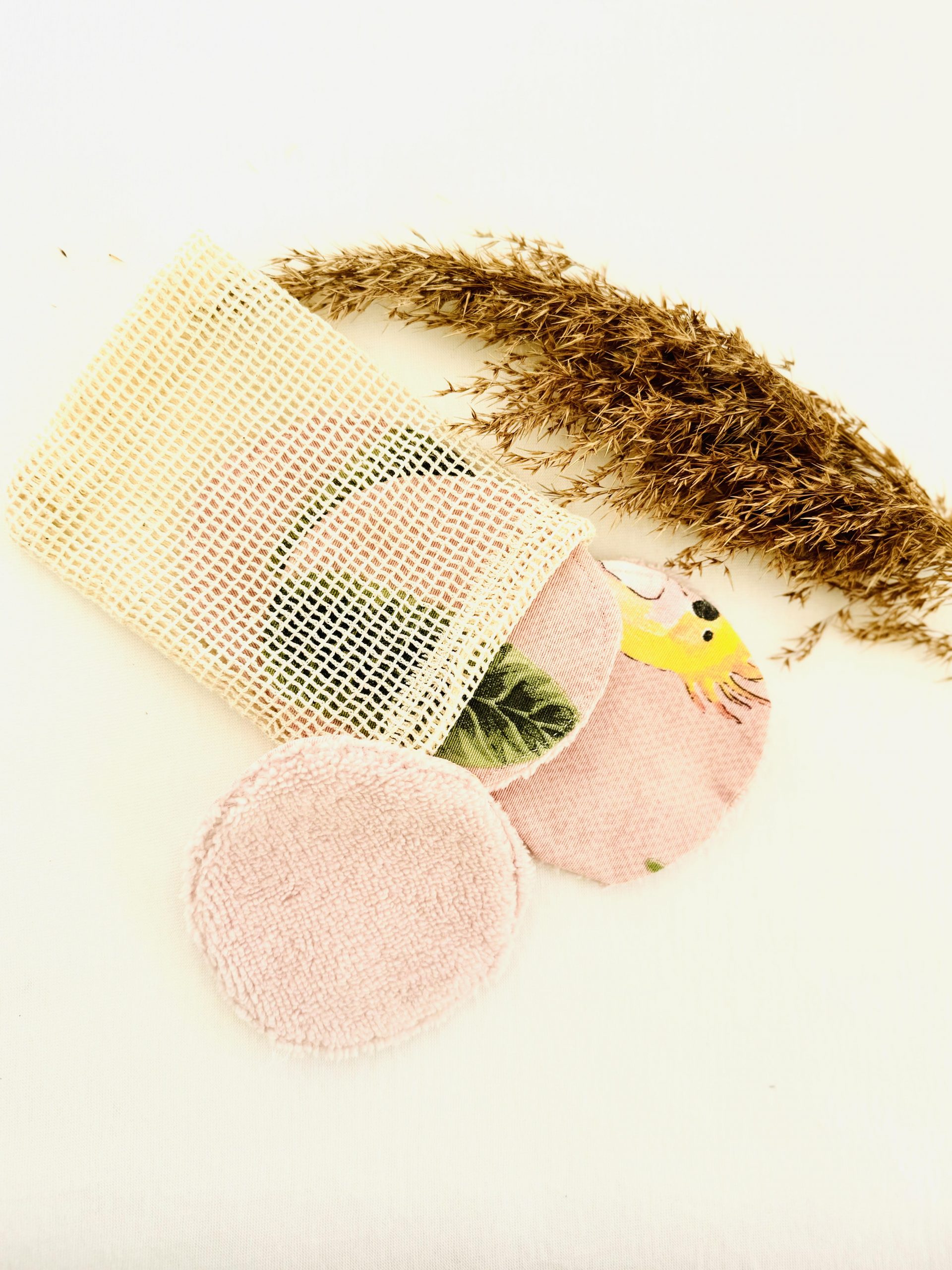 Nos lingettes démaquillantes réutilisables sont une alternative naturelle, douce et durable aux cotons jetables