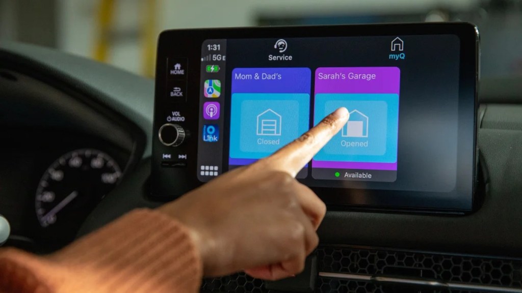 Honda and acura bring smart garage door features to carplay