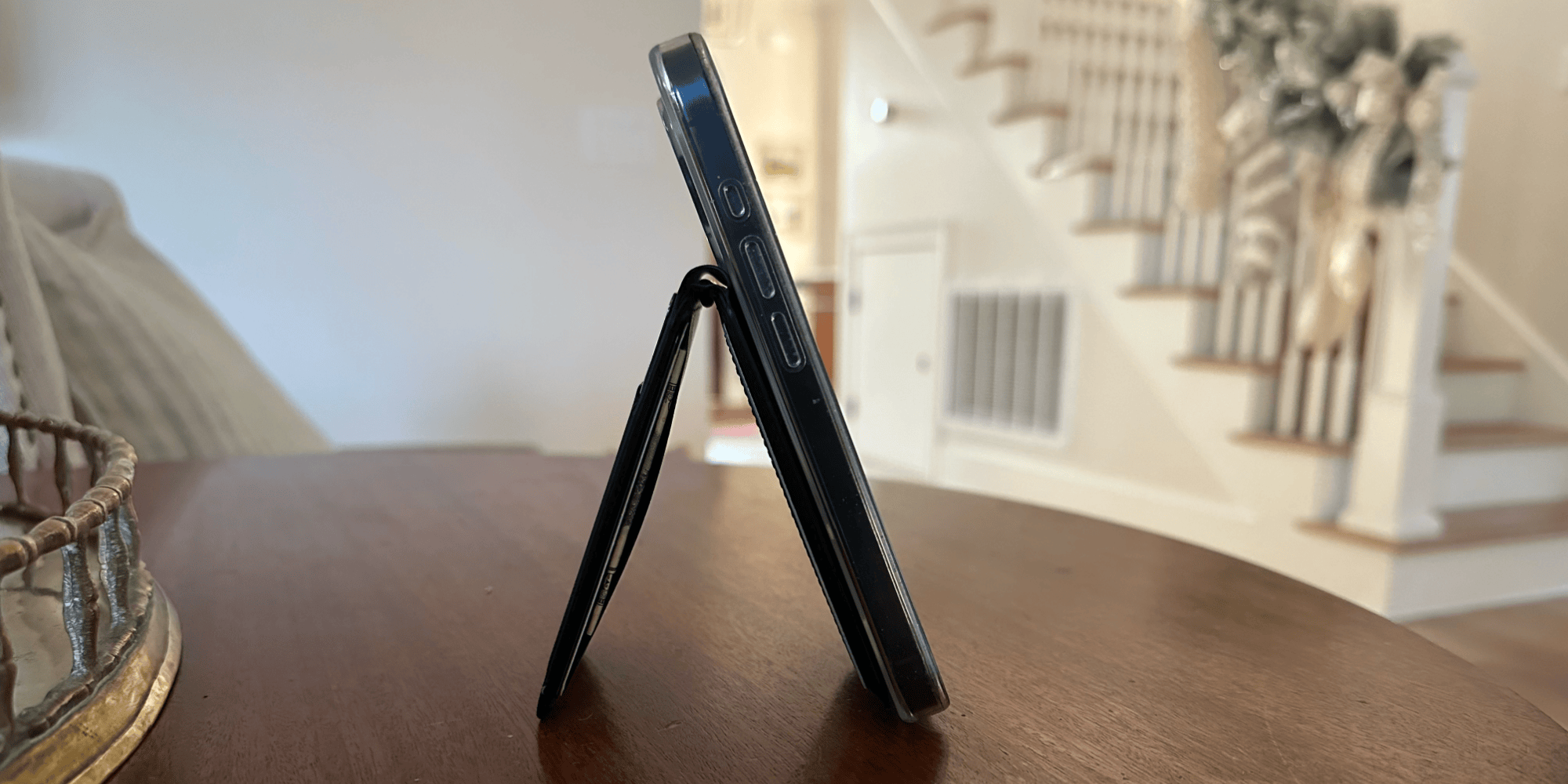 ESR Magnetic Wallet is great for cash, cards, and as a stand - Vimarsana News