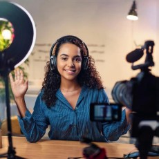 10 Vlogging Mistakes Beginners Make (and How to Avoid Them) 10 Vlogging Mistakes Beginners Make (and How to Avoid Them)