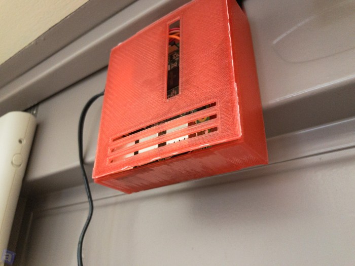 201705143d-printer-16.jpg 微妙にフタが浮いてる