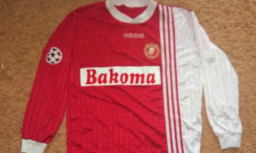 Działacze widzewa poinformowali, iż zamiast biznesowego logo w sezonie 2021/2022 na koszulkach piłkarskiej drużyny widzewa łódź znajdzie się . Widzew Lodz 1996 97 Koszulka Uwaga Oszust Lodz Ogloszenie Na Allegro Lokalnie