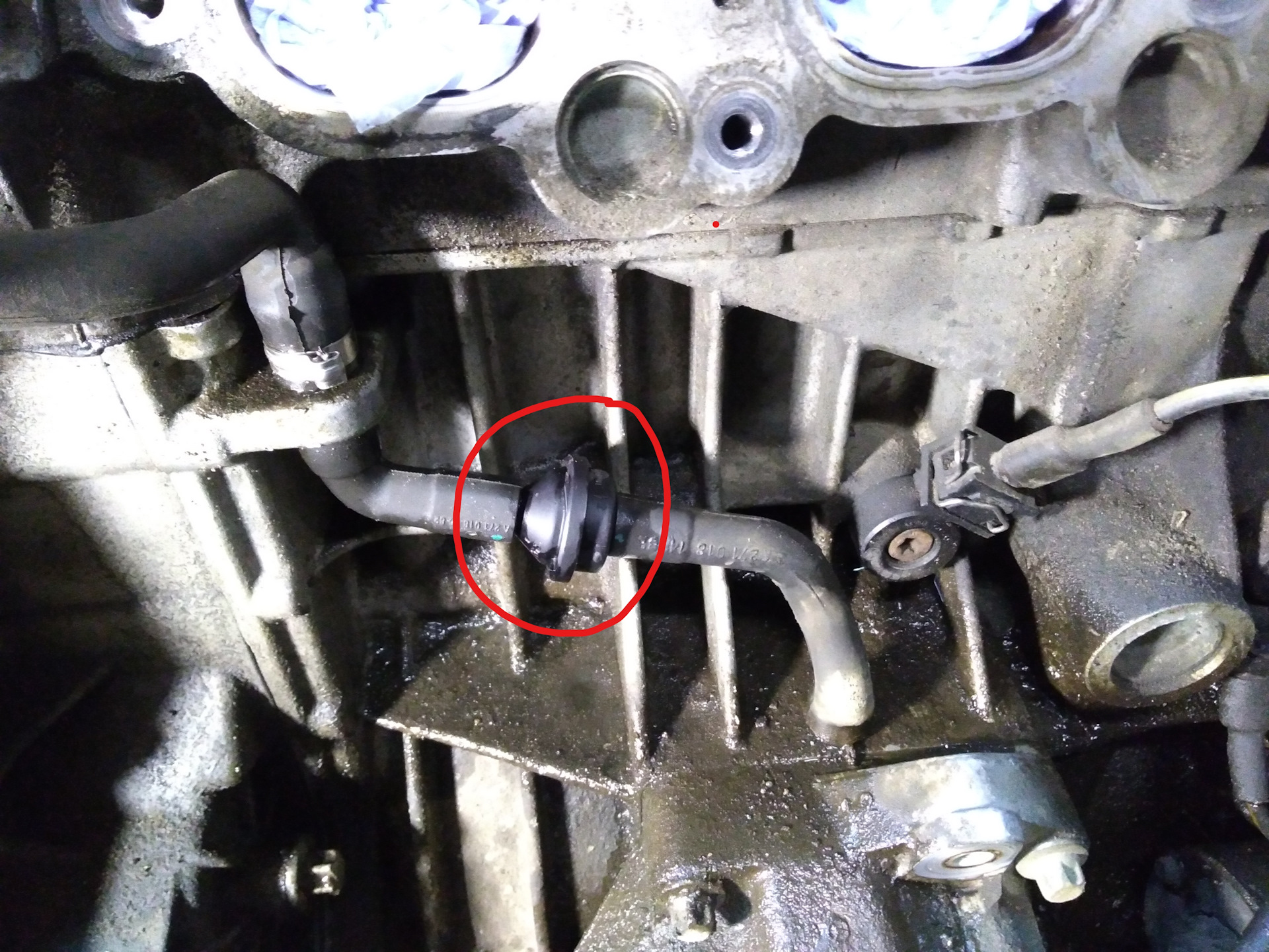 Вот этот клапанок, небольшой и недорогой. 