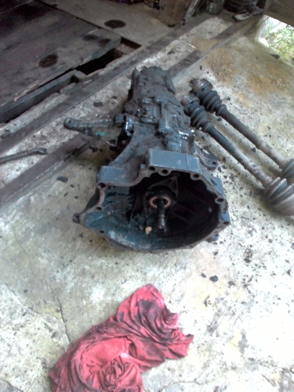 Снятие коробки — audi 100 (c3), 2 л, 1987 года