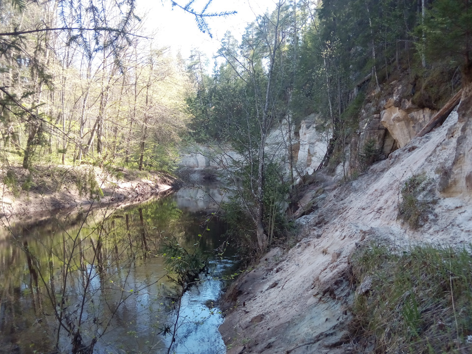 Входит в 18 самых главных достопримечательностей города луга. Obryvistye Berega Rek Lo Ch 2 Yashera Malyj Luzhskij Kanen Drive2