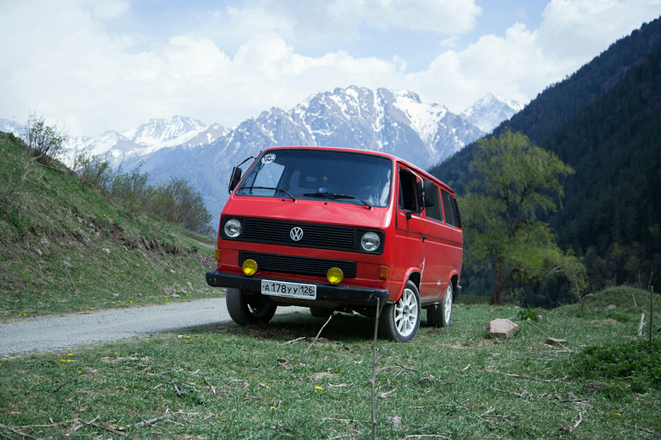 Мухинское ущелье дорога по мухинскому ущелью не предоставляет сложности, но конная экскурсия — самая завораживающая прогулка Poezdka V Muhinskoe Ushele Teberda Kchr Volkswagen Transporter 1 6 L 1989 Goda Na Drive2