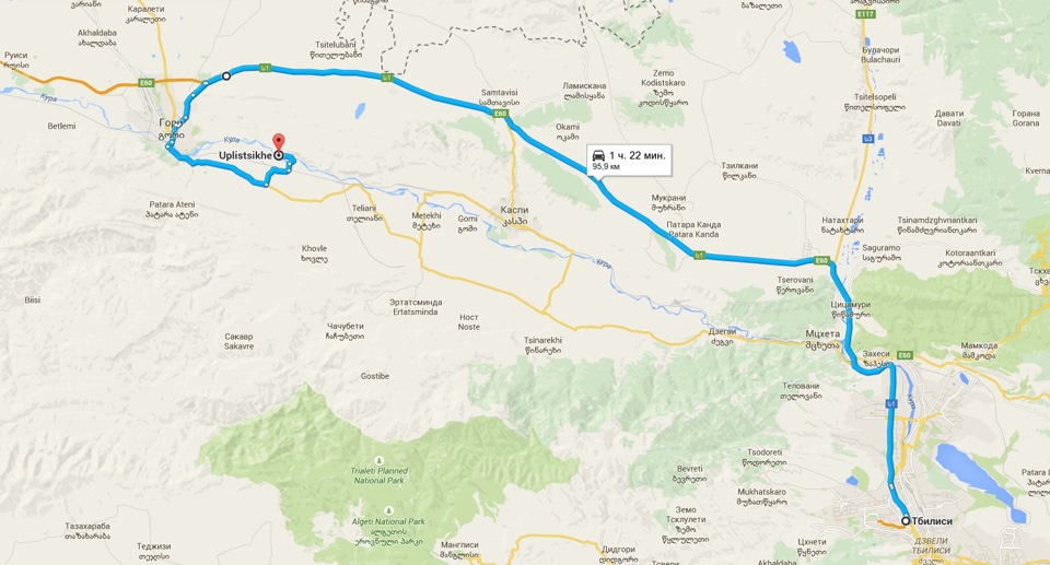 За более чем три тысячи лет здесь, в огромной скале из песчаника, было выдолблено более 700 пещер, из которых до настоящего времени сохранилось около 150. Gruziya 2015 Chast 5 Peshernyj Gorod Upliscihe Soobshestvo Drajver Puteshestvennik Na Drive2