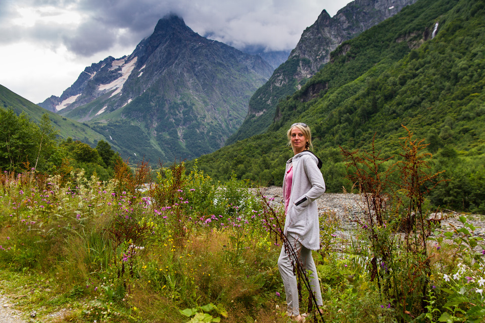 Но далеко по нему не пройти, поскольку зону . V Gosti K Kamennym Strazham 5 Ushele Alibek I Dombaj Ulgen Drive2