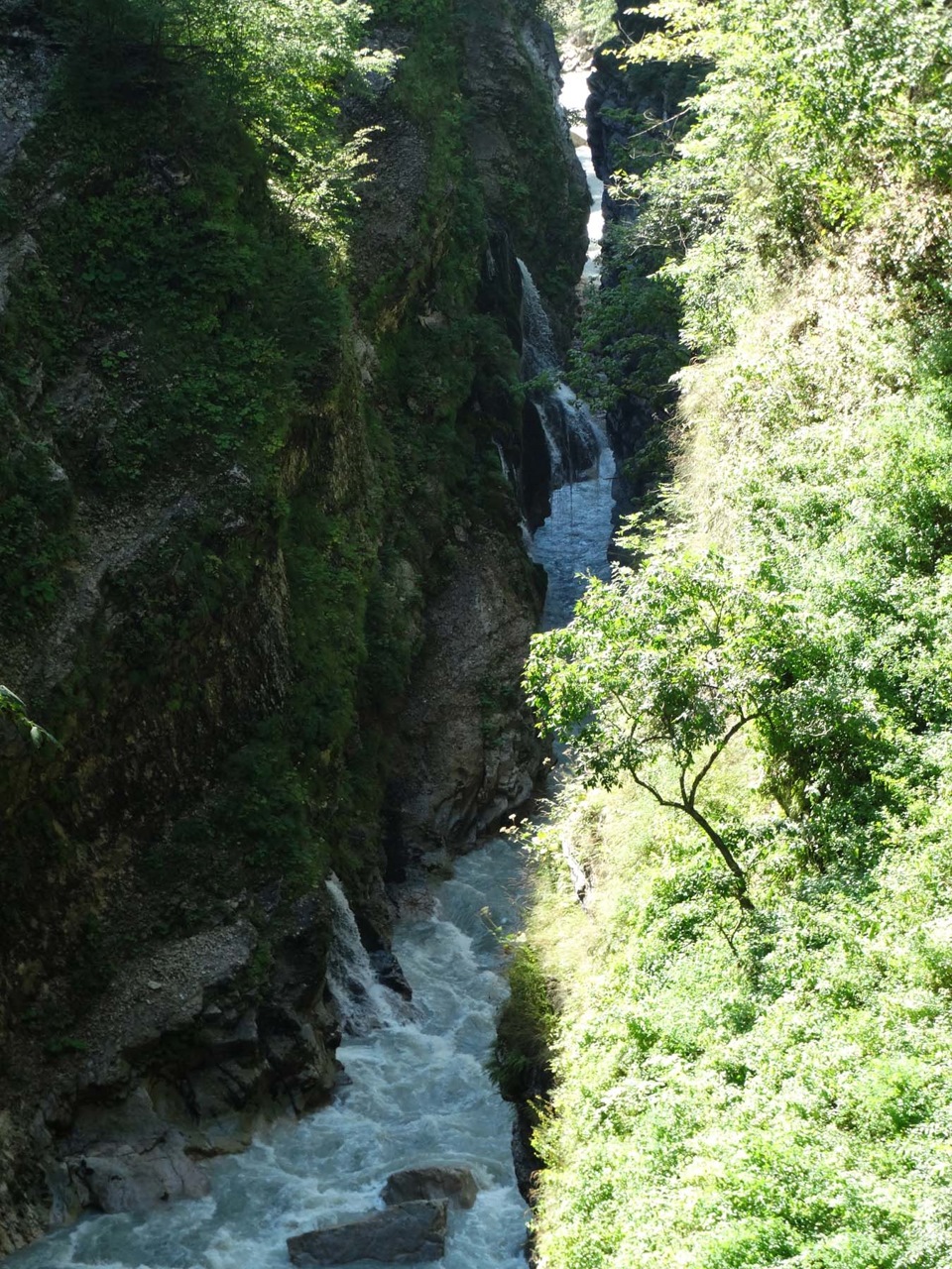 Ещё одна жемчужина дигорского ущелья — каньон ахсинта является некими природными воротами. Digorskoe Ushele Rso A Chevrolet Niva 1 7 L 2013 Goda Na Drive2
