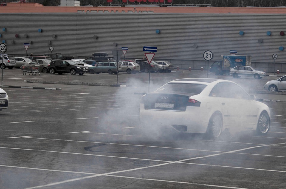 Holiday tires burnout — audi a6 (c5), 3 л, 1998 года