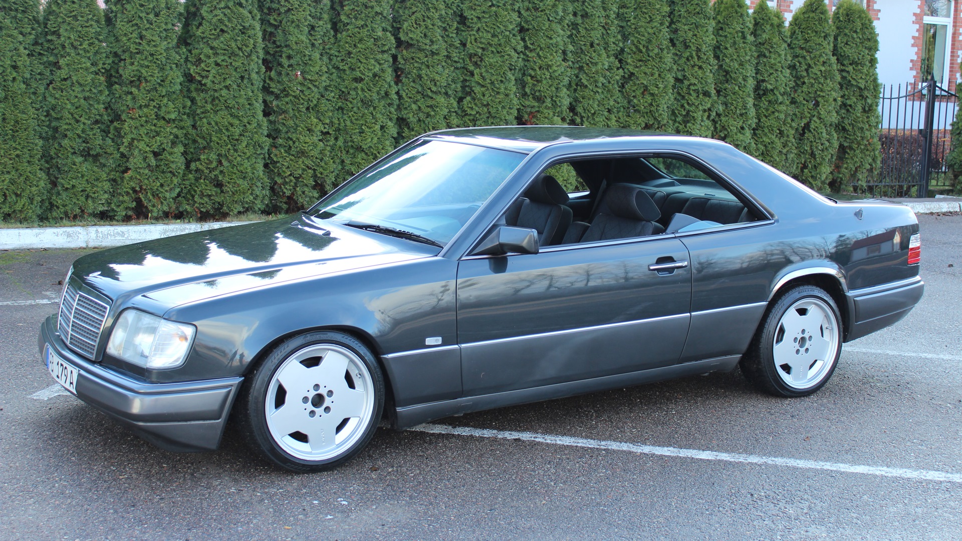 Mercedes-Benz E-Class Coupe C124 3.2 coupe "Король" .