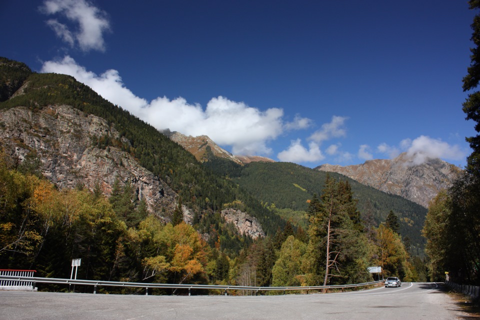 Гоначхирское ущелье находится между поселками теберда и домбай. Pohozhdeniya Po Kavkazu 3 Ozero Tumanlykyol Severnyj Priyut Kluhor Drive2