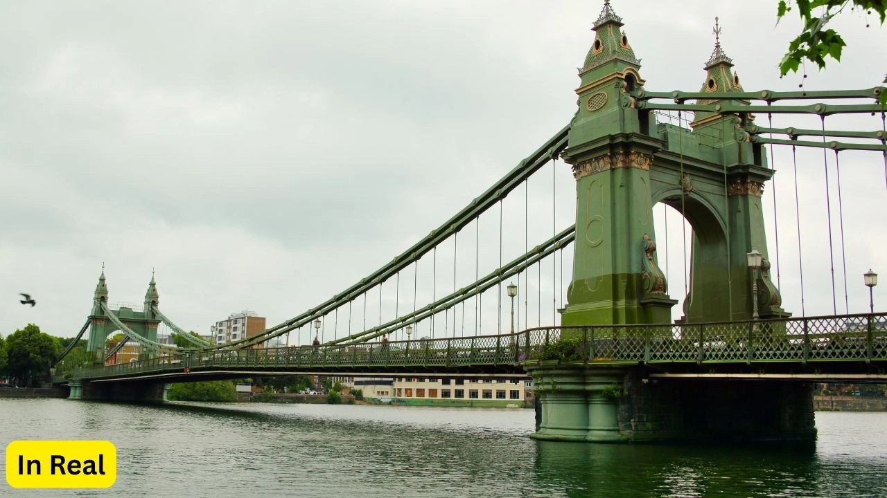 Hammersmith Bridge, London, in Real