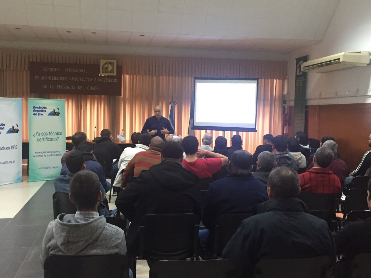 Seminario sobre fallas en plaquetas eléctronicas de aire acondicionado