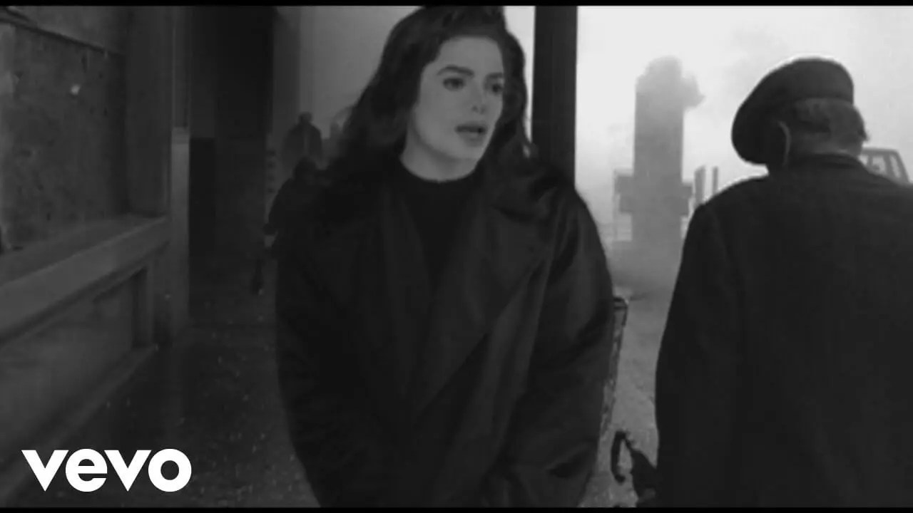 Stranger In Moscow/Michael Jackson 歌詞和訳と意味