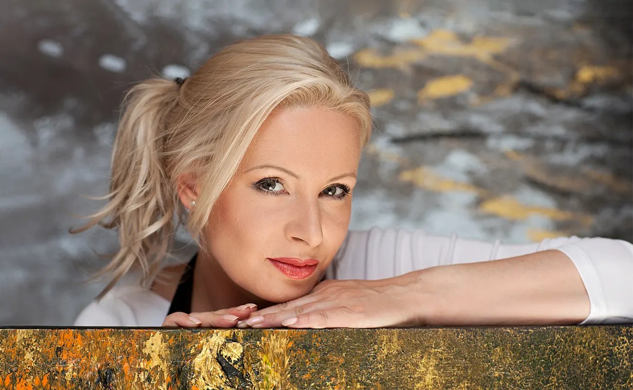 Veronika Sekotová: Harmony through Abstract Expression
