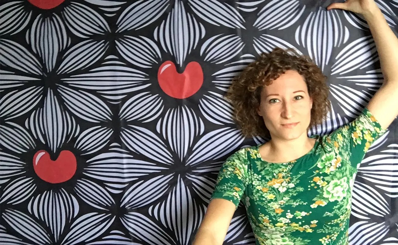 Perla Schippers: The Dutch Maven of Black and White Abstract Art