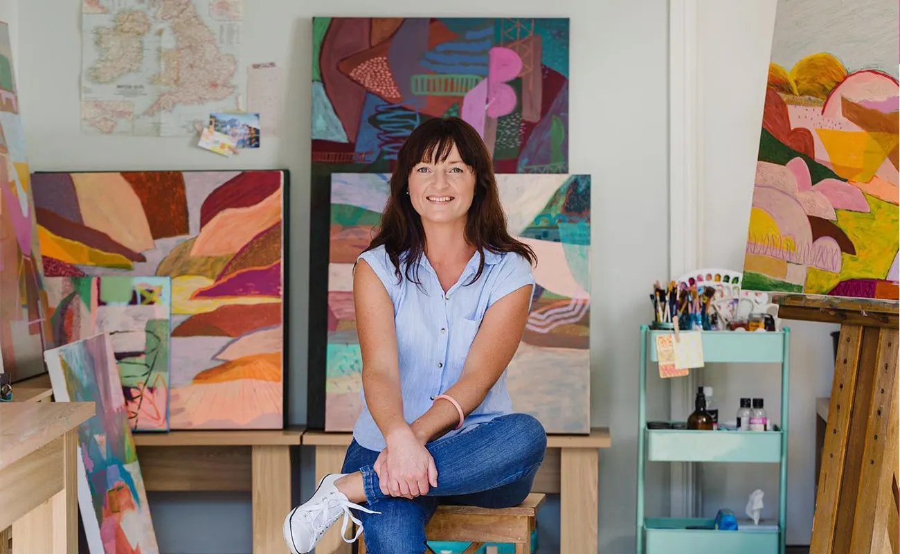Jackie Anderson: Where Fluid Memory Meets Bold Abstraction