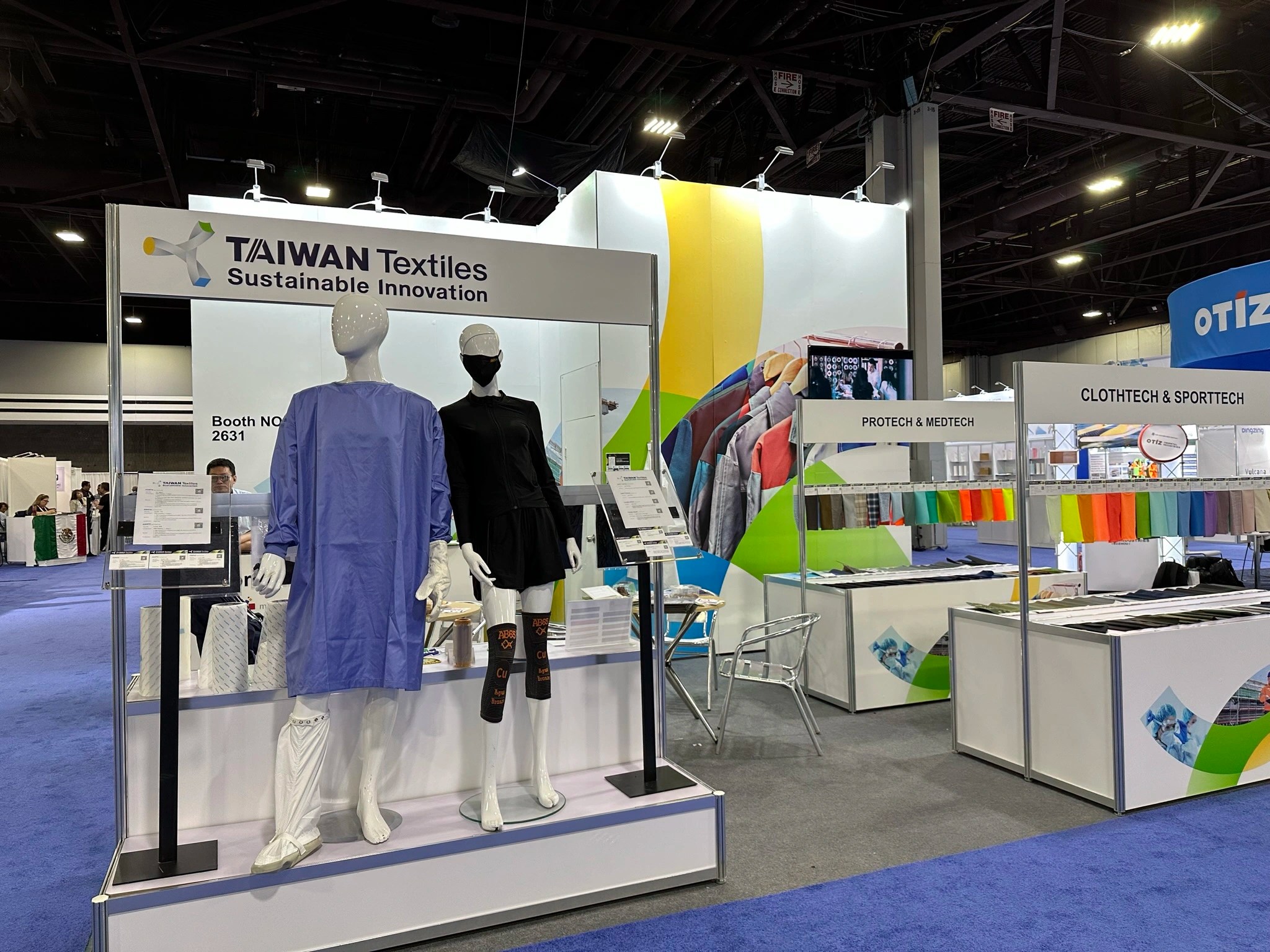 Textile North America 2023攤位展示各種紡織品產品。